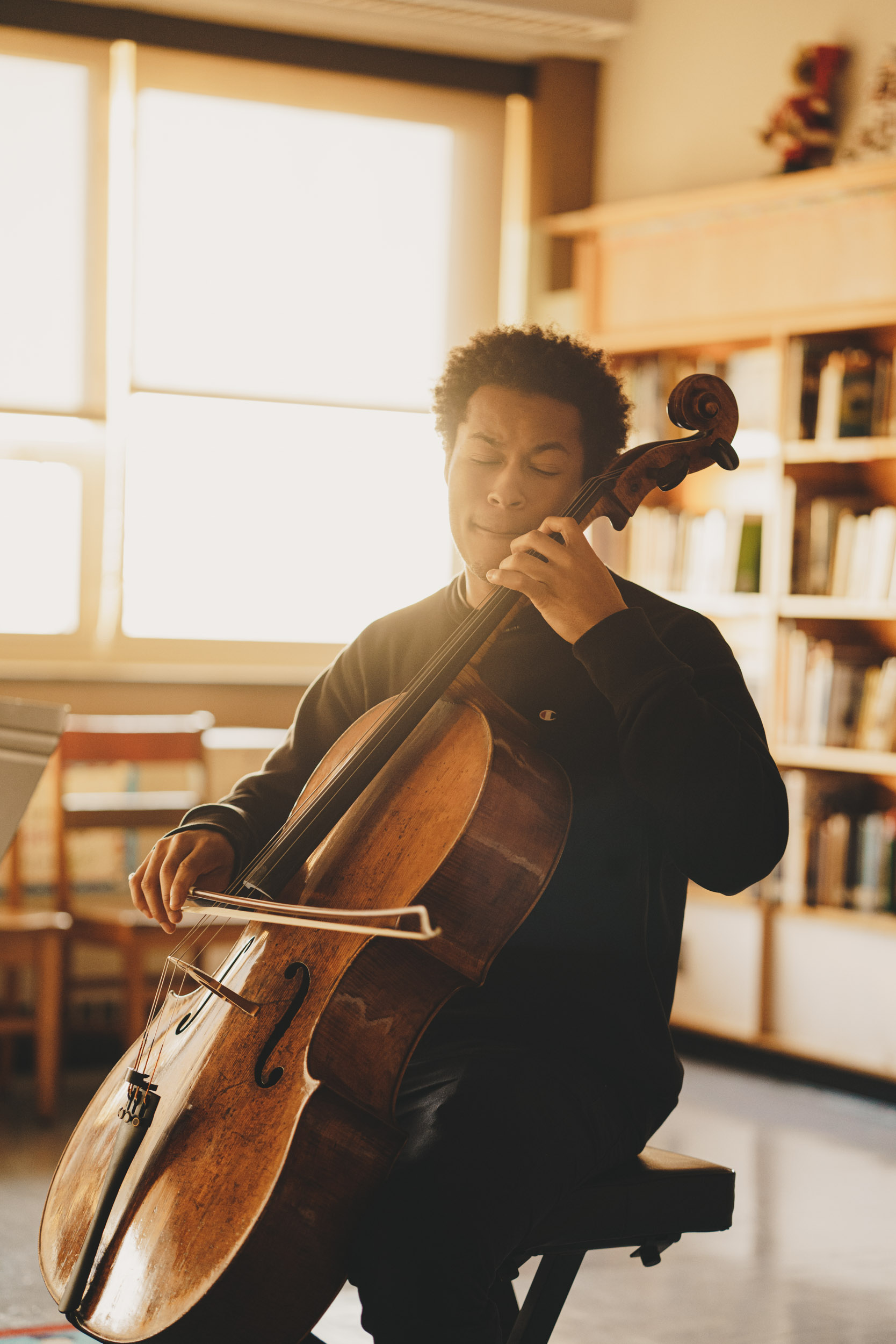 Sheku Kanneh-Mason, a famous cellist from London, practices in a classroom at Mary Ann Winterling Elementary School