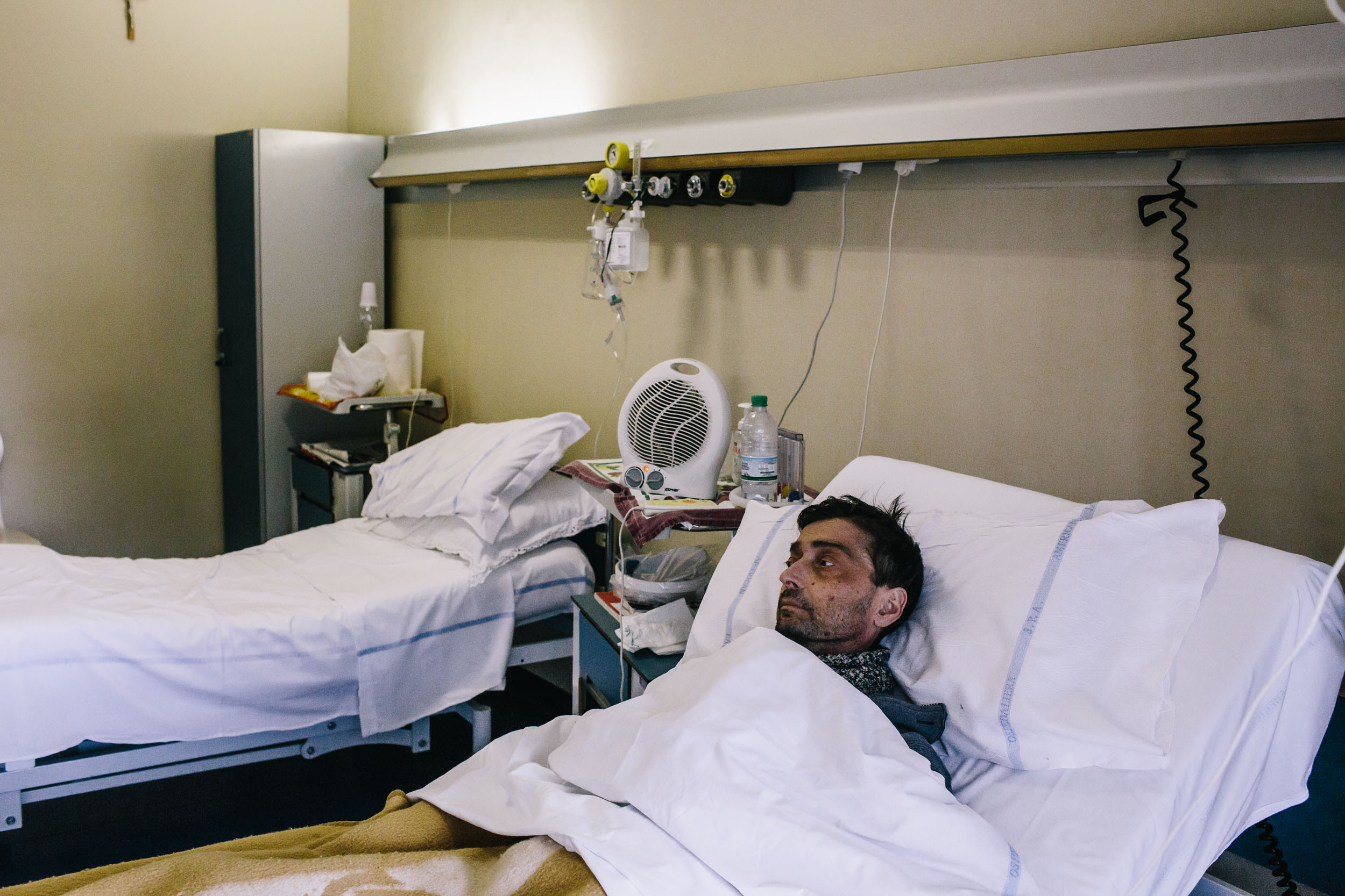 A terminally ill lung cancer patient from the Campania in hospital