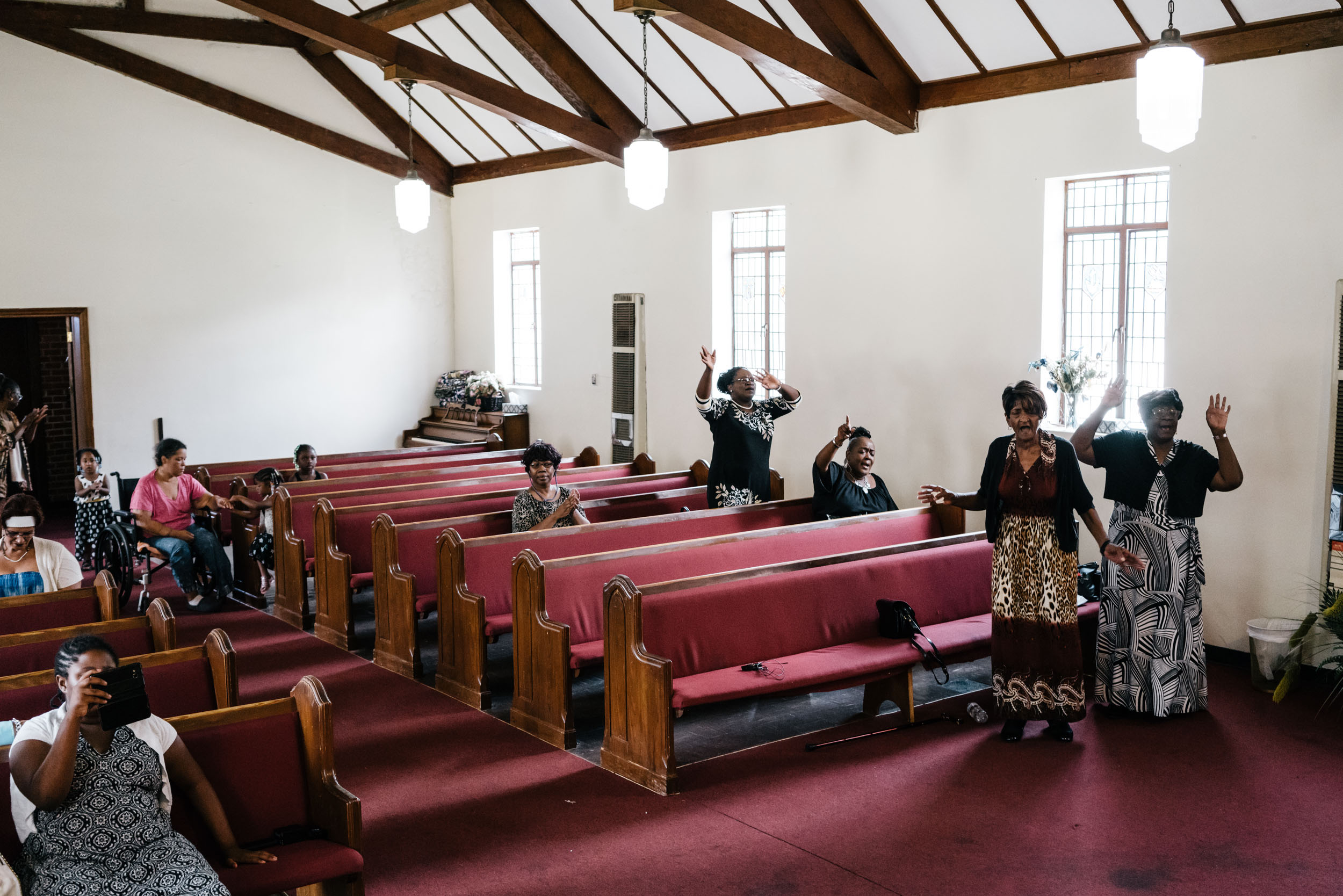 praise and worship at church in atlanta